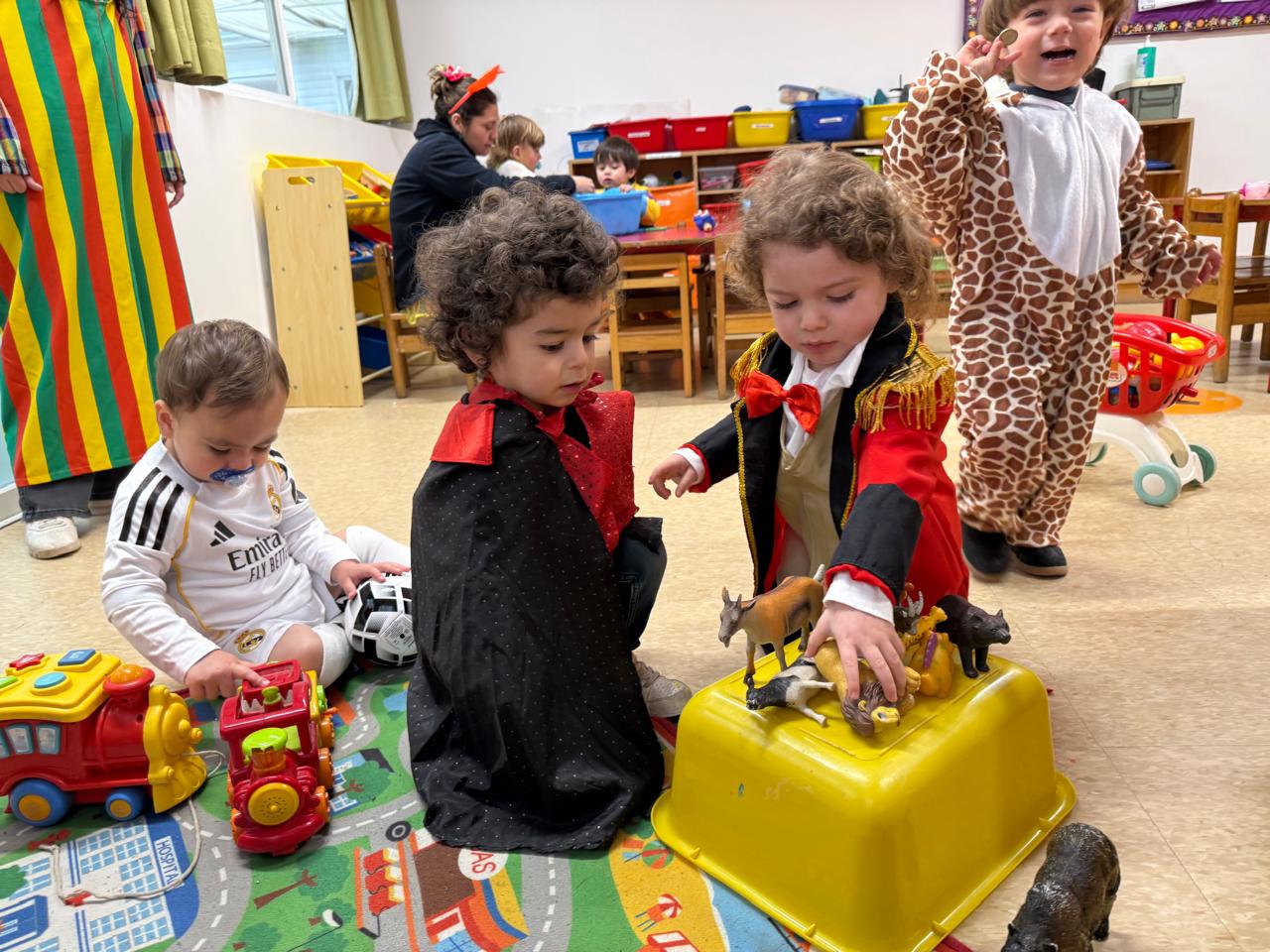 Niños disfrazados de circo